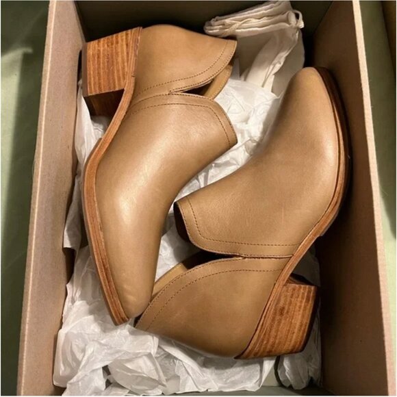 Nisolo Mia Boots - Picture 2 of 4